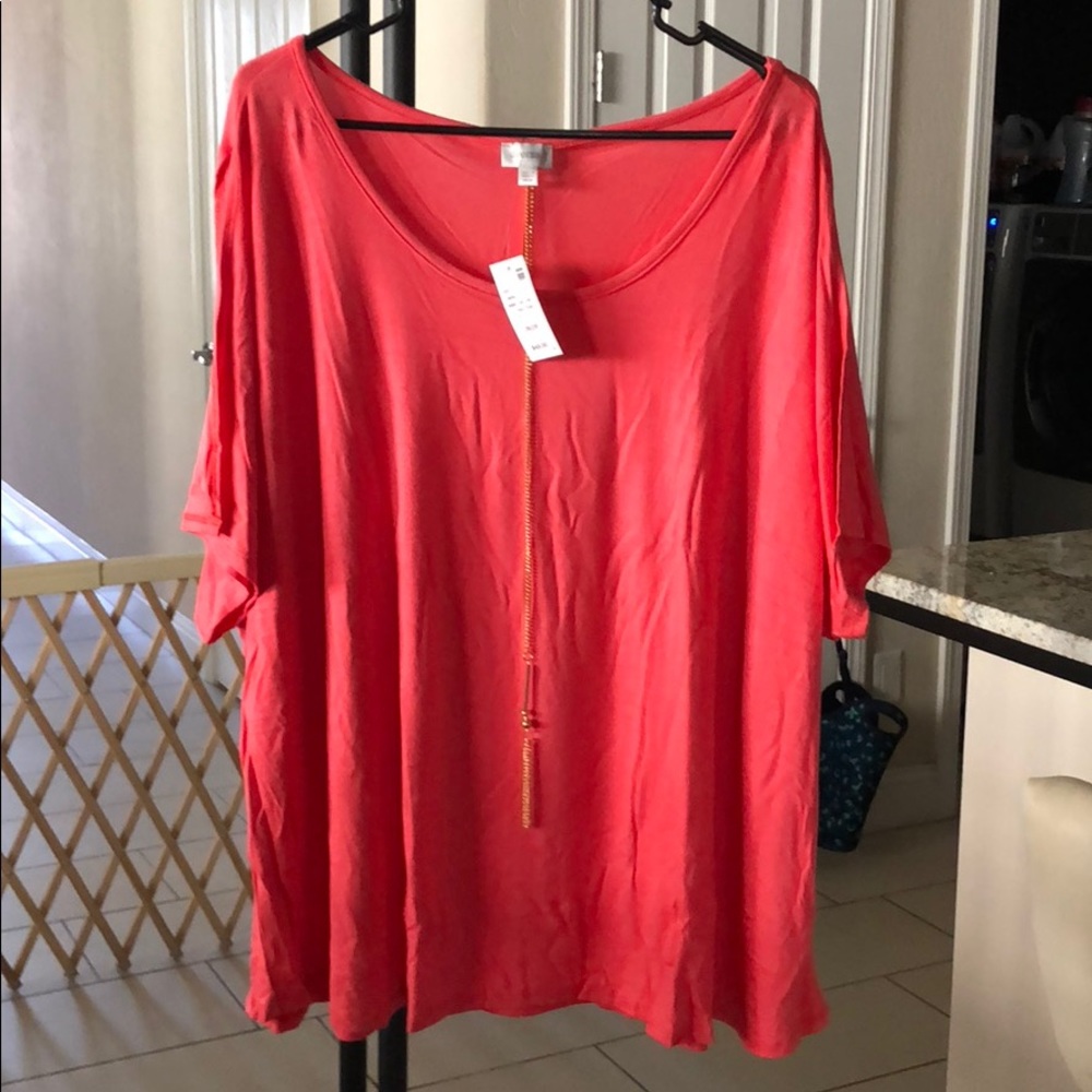 SLIT SLEEVE NECKLACE TOP from Avenue size 26/28